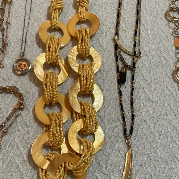 Bundle Jewelry 5 Necklaces 4 Bracelets 2 Pairs Earrings - Picture 5 of 6